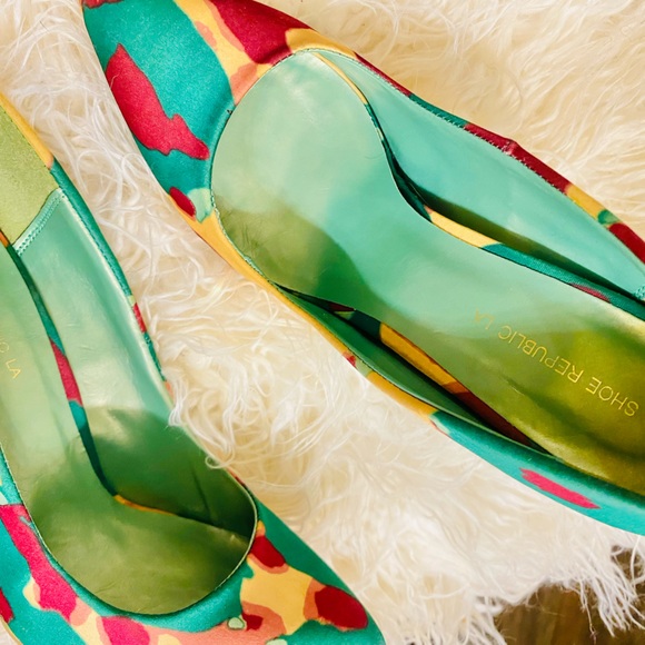 Multi-colored Pumps - Picture 7 of 9